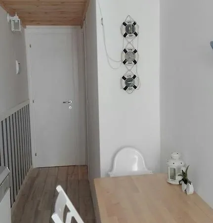 The Beach House 스카우리